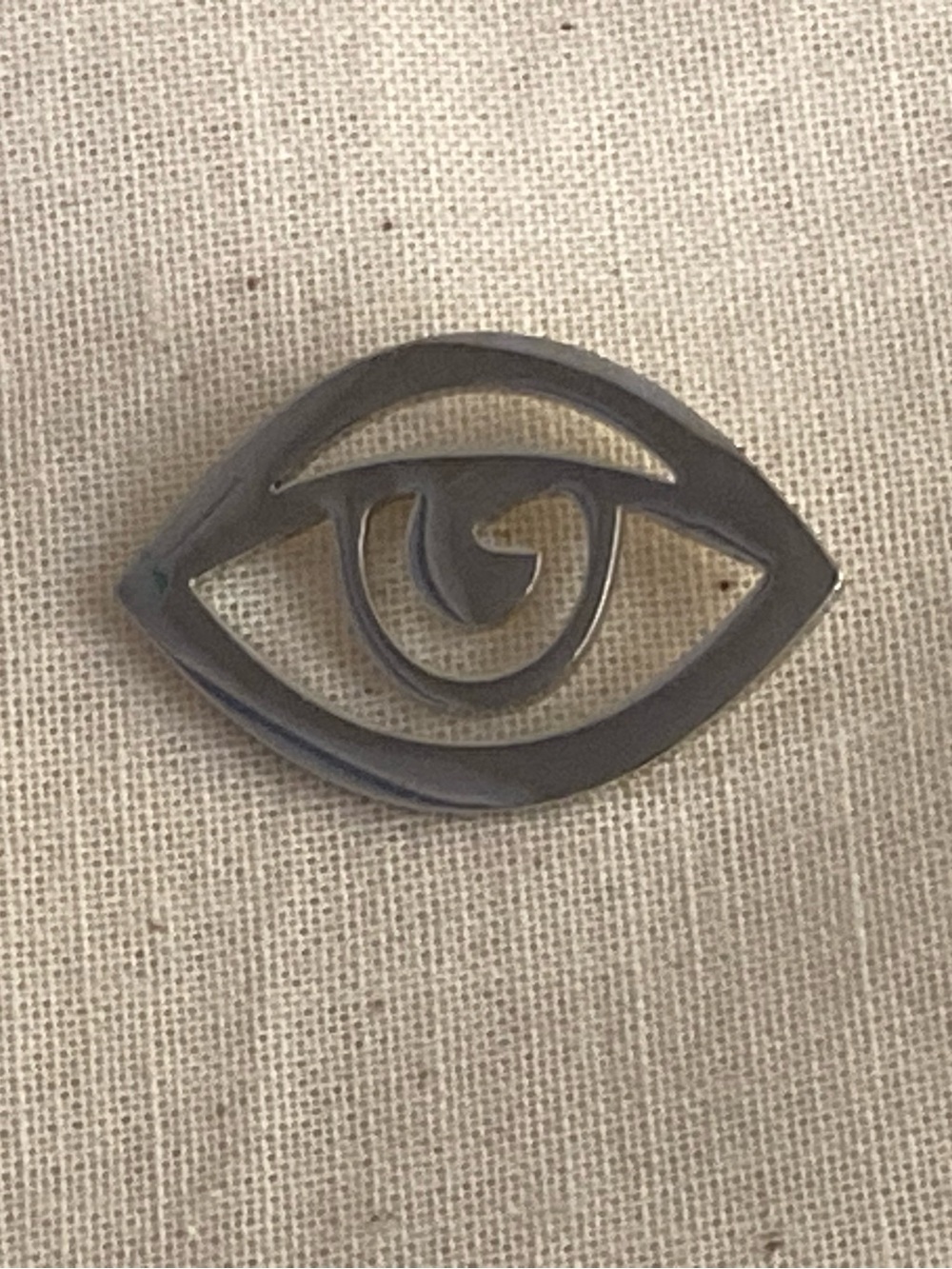 Minimalist Eye-Shaped Metal Pin in Silver Brand New Unisex